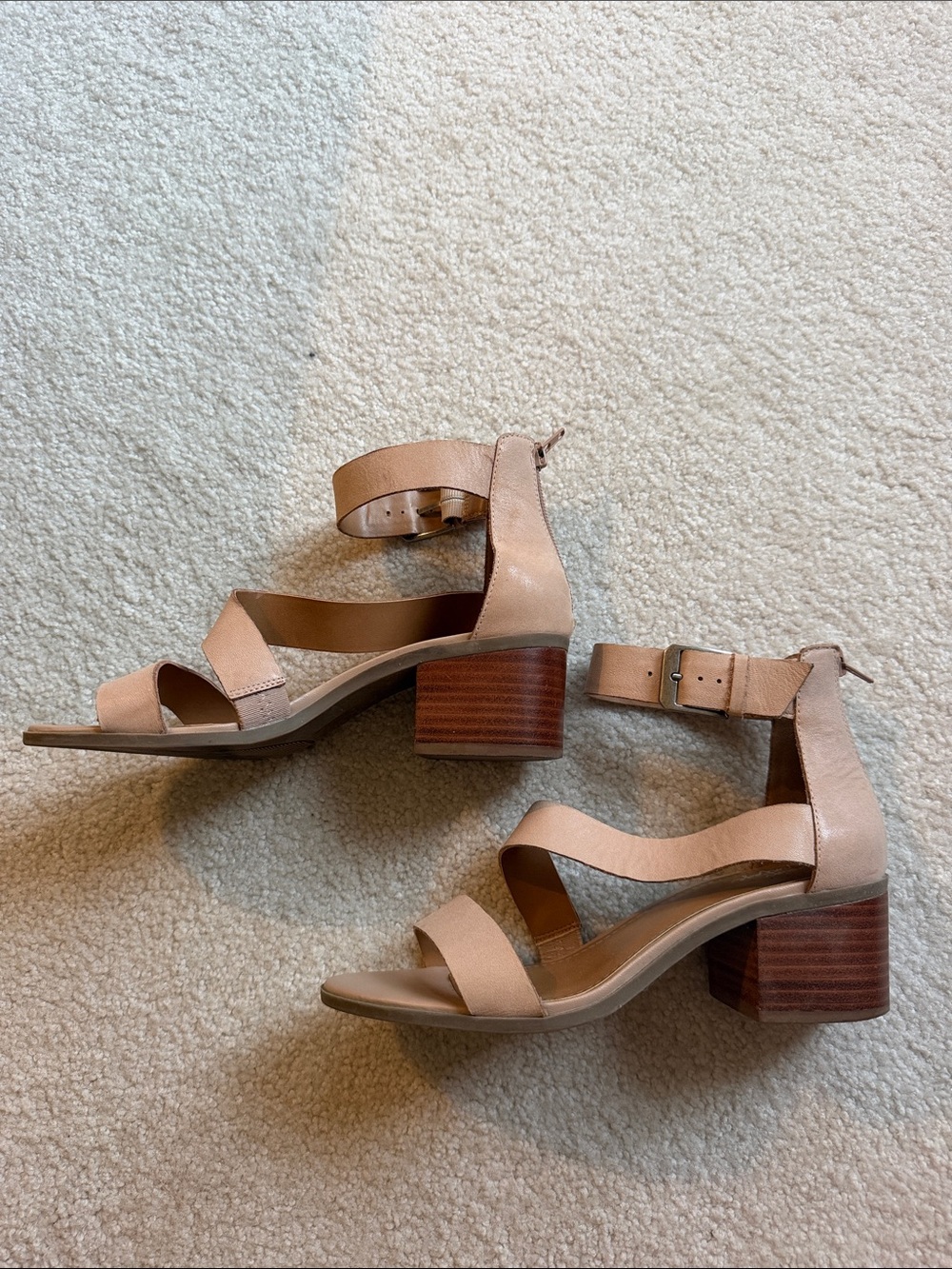 Crown Vintage nude leather block heel sandal with ankle strap. Size 7.5